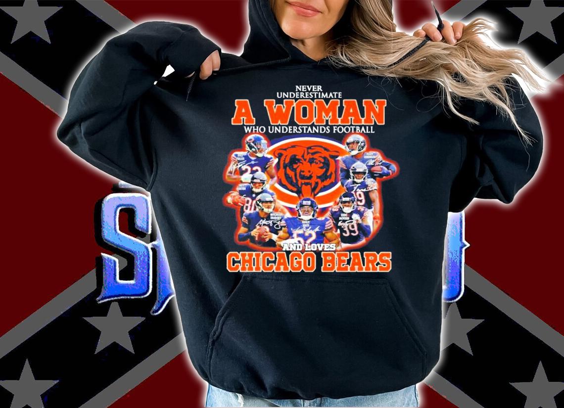 Never underestimate a woman who understands football and loves Chicago Bears t-shirt hoodie